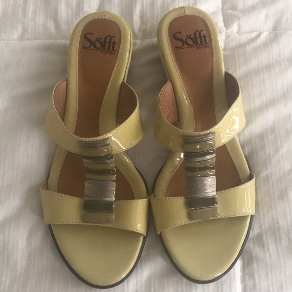 Sofft light yellow sandals